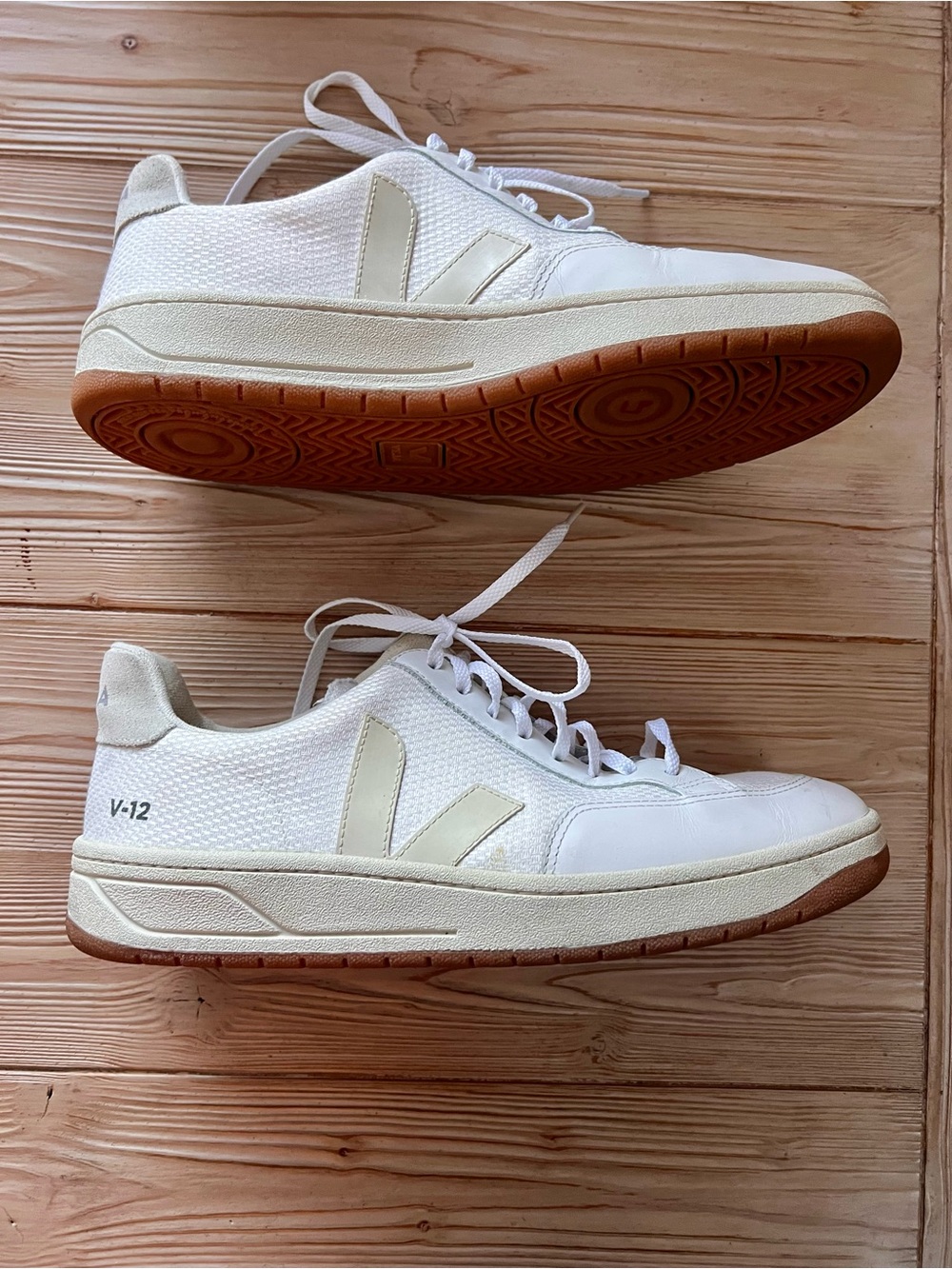 VEJA V-12 Sneakers Mens Size 9 White Cream Leather Mesh Sustainable Sneakers